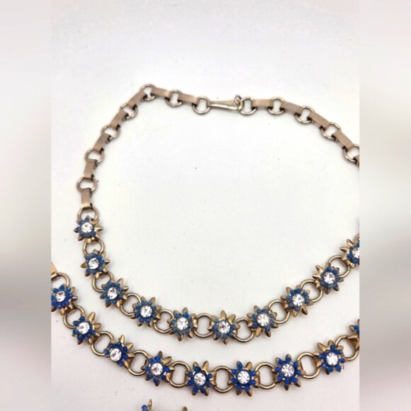 Vintage Midcentury silver tone with Blue Resin flowers necklace - Picture 3 of 5